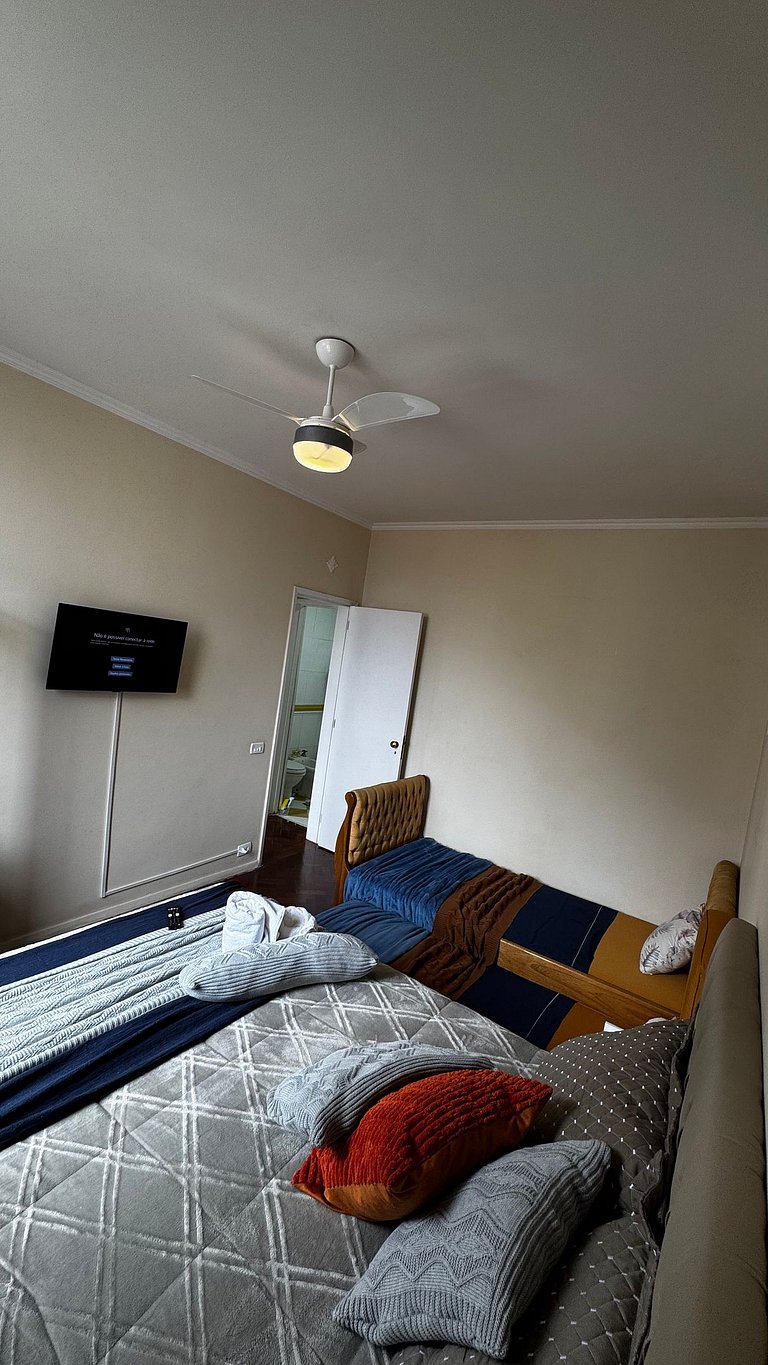 Amplo com 2 quartos e Estacionamento BI94-402