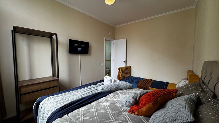 Amplo com 2 quartos e Estacionamento BI94-402