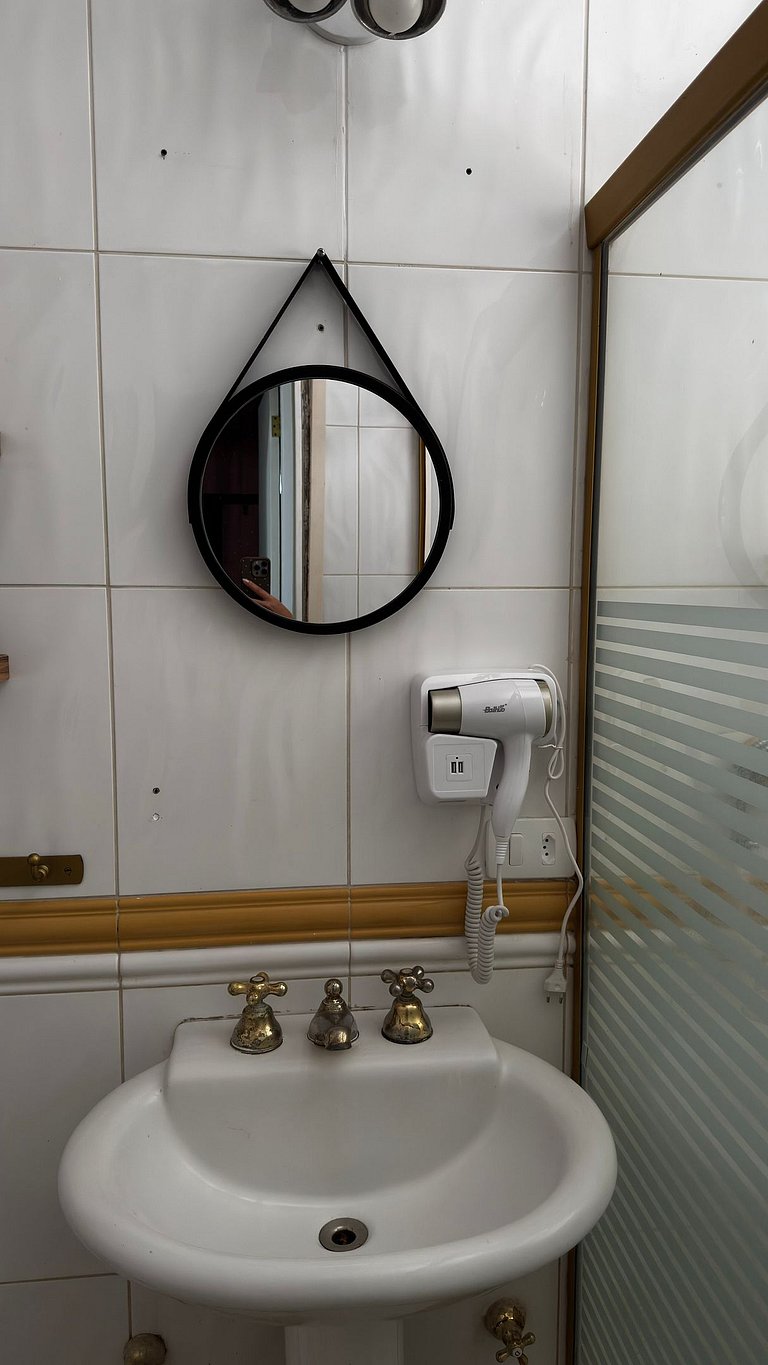 Amplo com 2 quartos e Estacionamento BI94-402