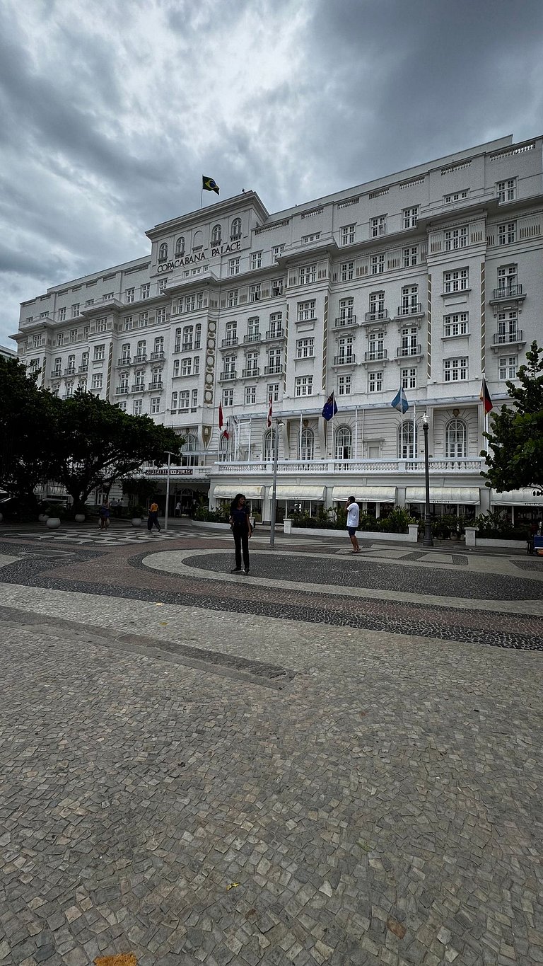 Completo atrás do Copacabana Palace - NSC308703