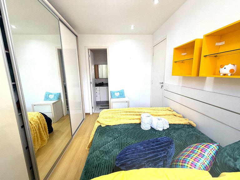 Flat com Piscina, Sauna e Estacionamento PL99-507