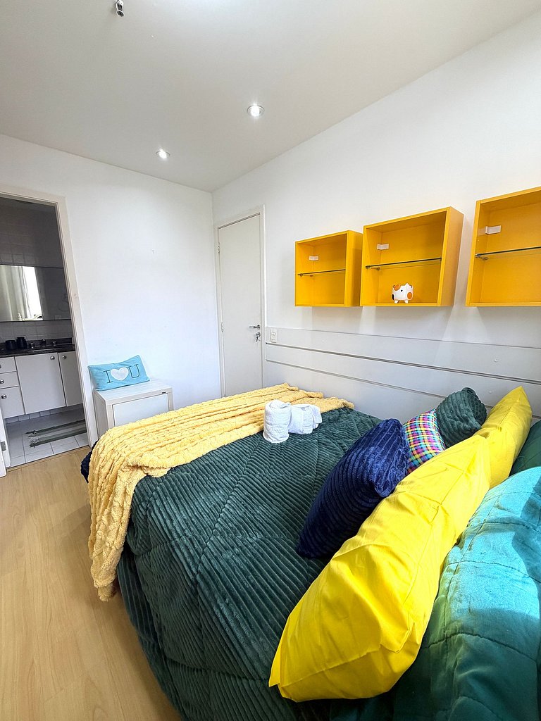 Flat com Piscina, Sauna e Estacionamento PL99-507