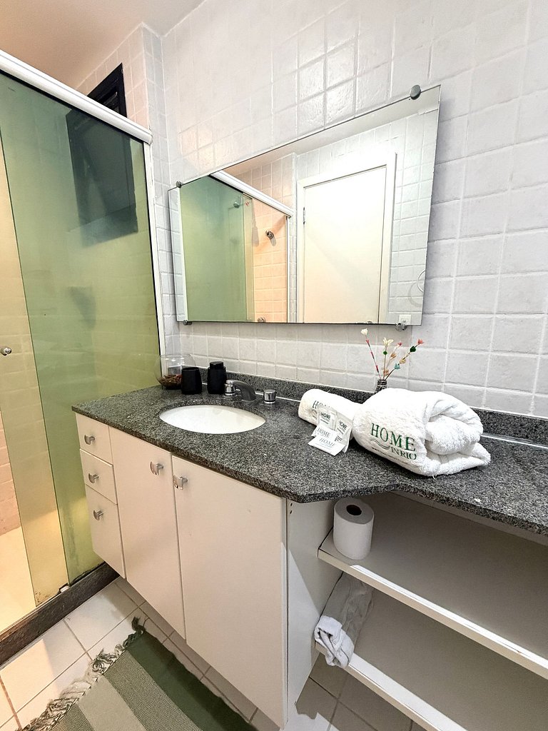 Flat com Piscina, Sauna e Estacionamento PL99-507