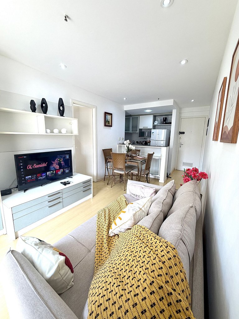 Flat com Piscina, Sauna e Estacionamento PL99-507