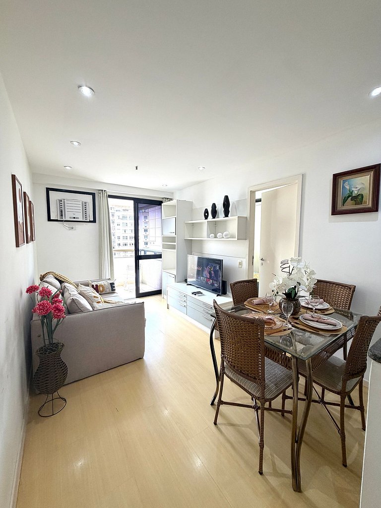 Flat com Piscina, Sauna e Estacionamento PL99-507