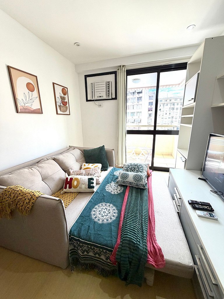 Flat com Piscina, Sauna e Estacionamento PL99-507