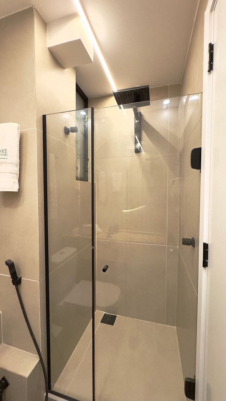 Moderno na Quadra da Praia Posto 5 NCS1137-705