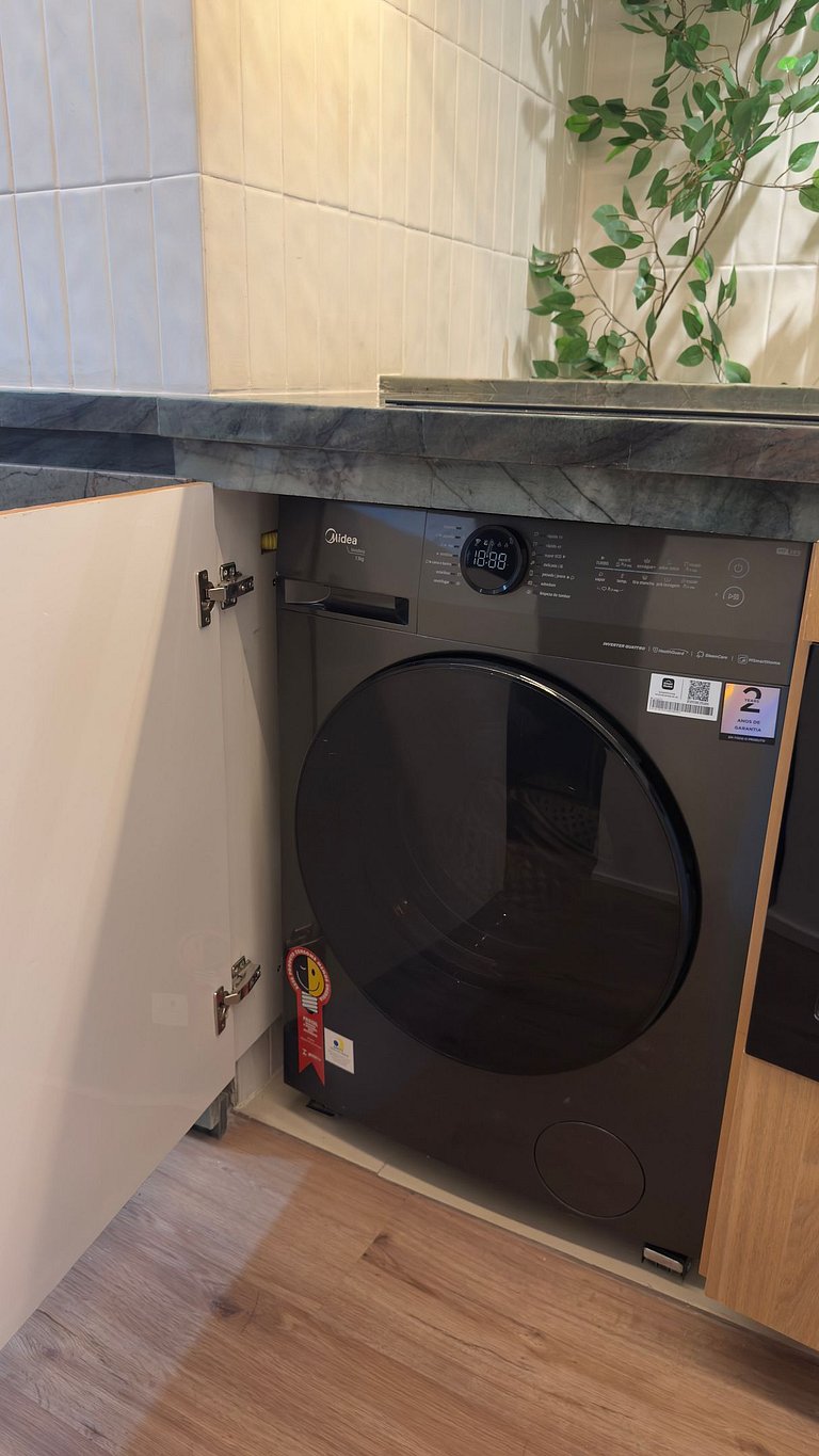 Moderno na Quadra da Praia Posto 5 NCS1137-705