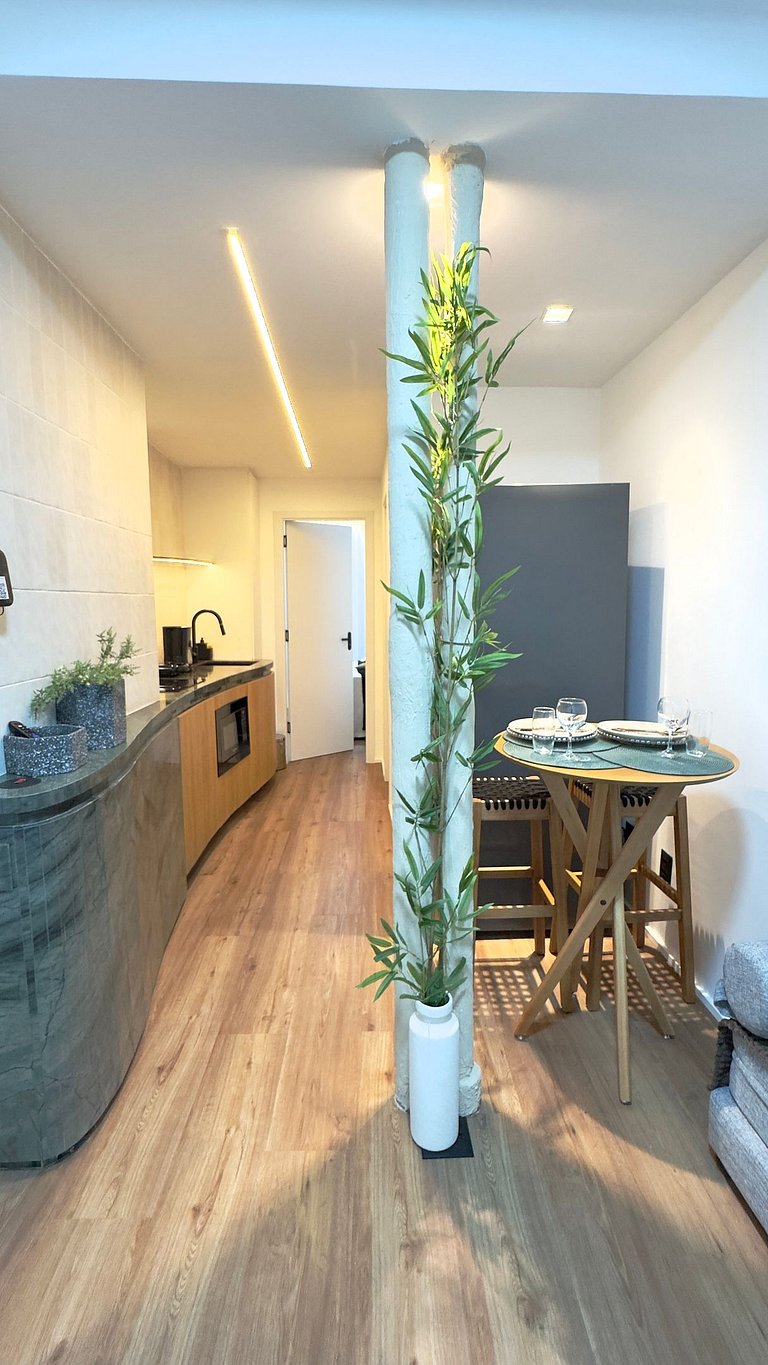 Moderno na Quadra da Praia Posto 5 NCS1137-705