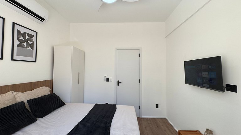 Moderno na Quadra da Praia Posto 5 NCS1137-705