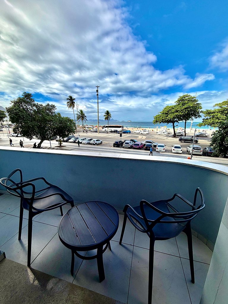 Em Frente a Praia 2 quartos Posto 4 AA3150-202