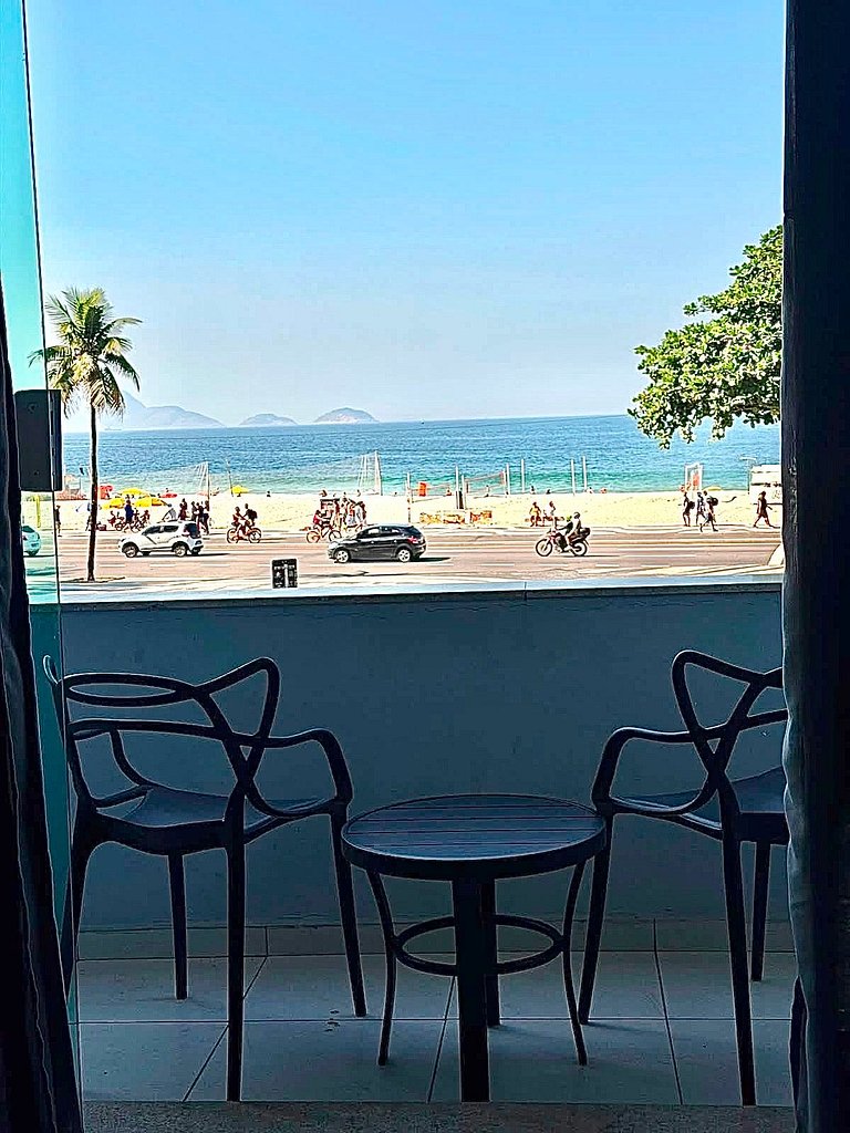 Em Frente a Praia 2 quartos Posto 4 AA3150-202
